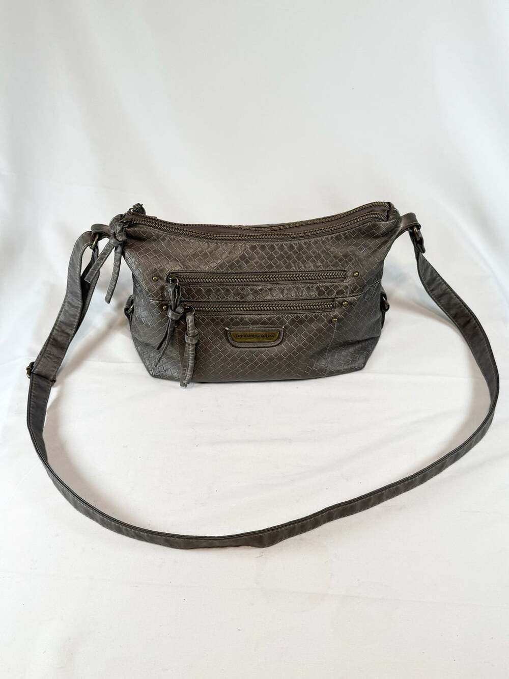 Stone Mountain USA Woven Crossbody Handbag Gray Y2K 2000s Quiet Luxury Indie Van